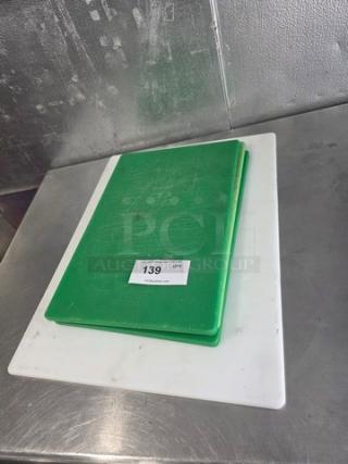 Lot of 4 cutting boards, two white and two green, used condition, rectangular shape, visible surface scratches, marked lot 139.