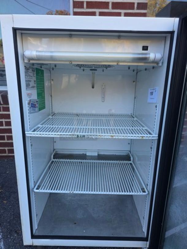 True GDM-07 countertop glass door refrigerated merchandiser, one section, dual shelves, well-maintained, suitable for display.