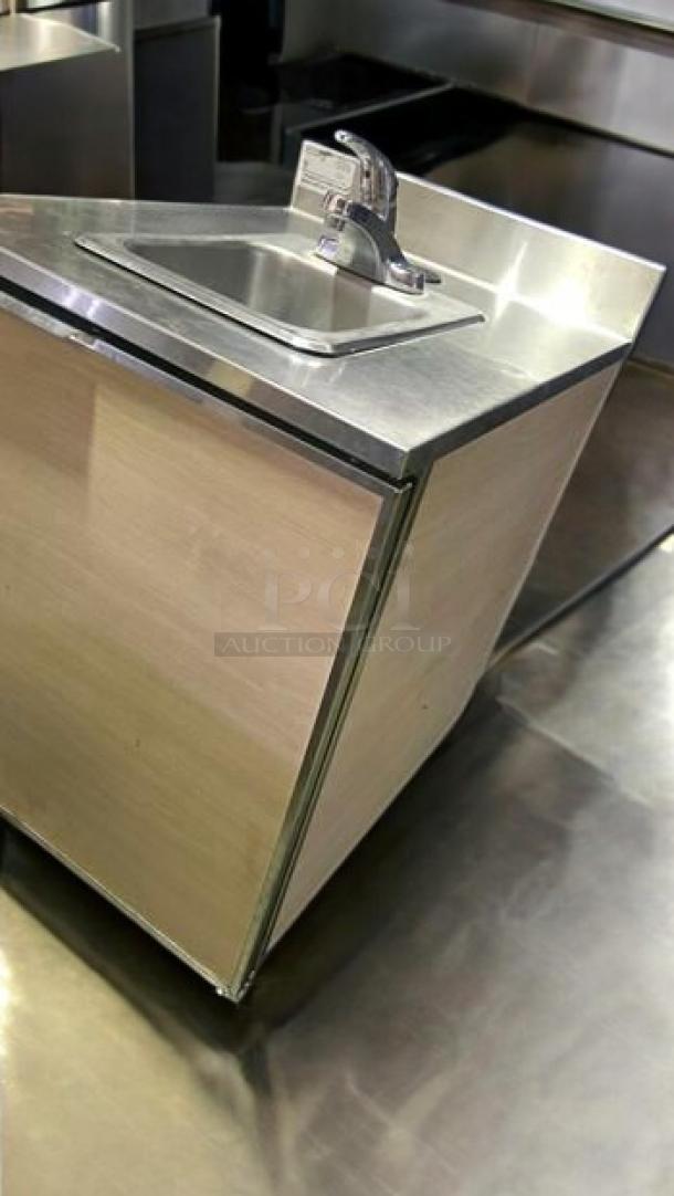 Duke SUBPS portable stainless steel hand sink with cabinet base in immaculate condition. Fully tested and working.