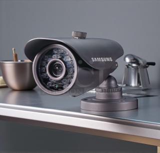Samsung outdoor security camera with infrared night vision, superb condition, 12V DC, fully tested, professional CCTV bullet design.