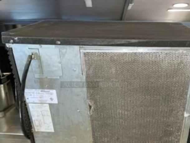 Manitowoc IY0906A-261D ice machine head, air-cooled, 30", half-dice, excellent condition, power specs visible.