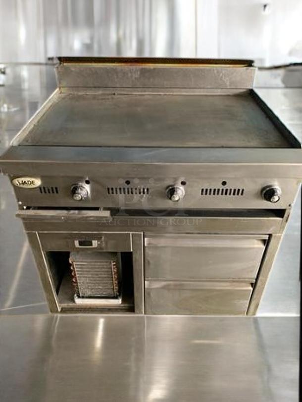 Immaculate Jade Range JTRH-24-Titan 24" gas griddle with refrigerated base, fully tested and working, 120V, mint condition.