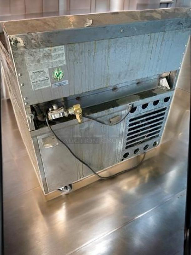 Jade Range JTRH-24-Titan 24" gas griddle with refrigerated base. Immaculate condition, tested and working. Label indicates 120V.