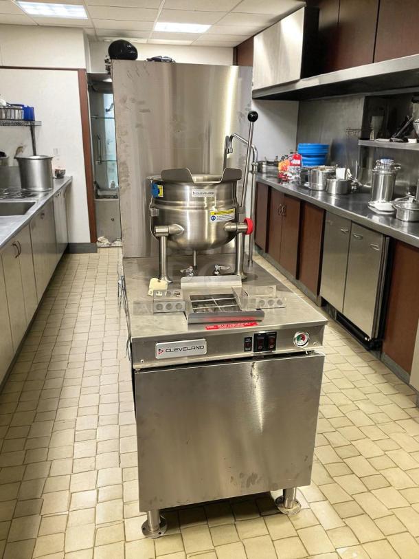 Cleveland 24-GM-K6-200 gas 6-gallon tilting steam kettle with modular base, stainless steel, tested and working.