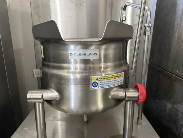 Cleveland 24-GM-K6-200 steam jacketed kettle, stainless steel, 6-gallon, modular base, tested, working condition.