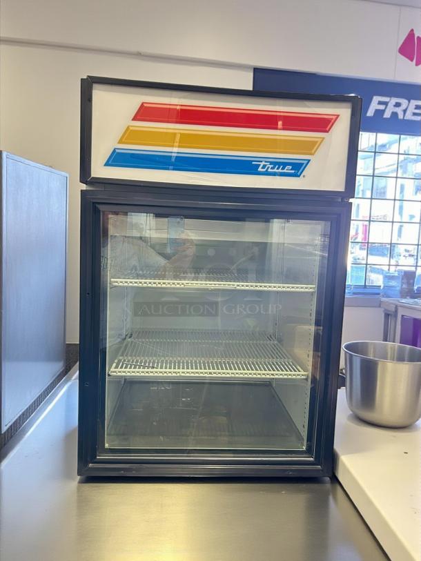 True GDM-5-LD countertop glass door merchandiser, 5 cu. ft., black, one door, excellent condition, tested and working.