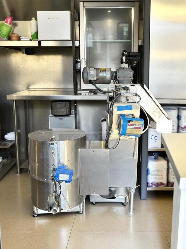 Hobart WPS1200 Waste System, excellent condition, 208v, 3ph, tested and working, stainless steel, visible labels, electric pulper.