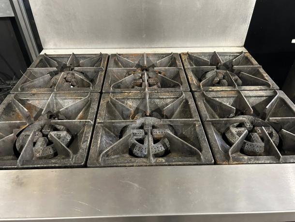 MoTak MR6-C-S 36" 6 burner gas range, great condition, tested and working, visible surface rust on burners.