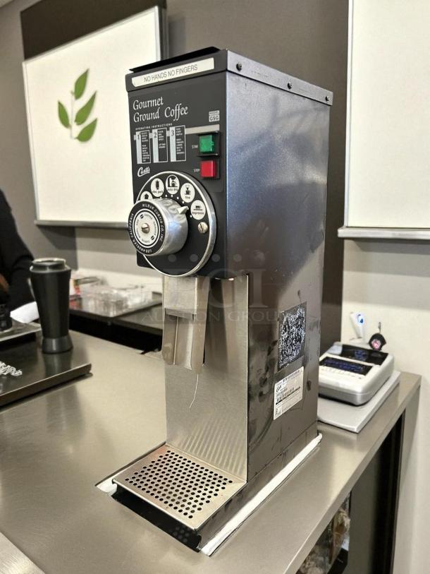 Curtis GSG-3BLK Automatic Coffee Grinder, 2 1/2 lb hopper, digital controls, stainless steel, tested, working condition.