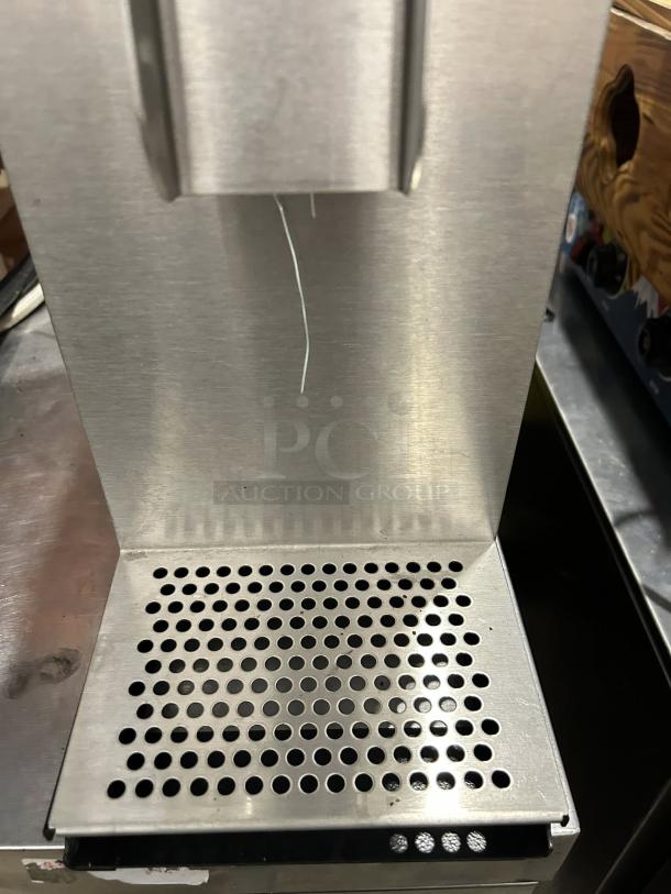 Curtis GSG-3BLK coffee grinder, metal base with perforated design, tested and working, 2 1/2 lb hopper, digital, 120v.