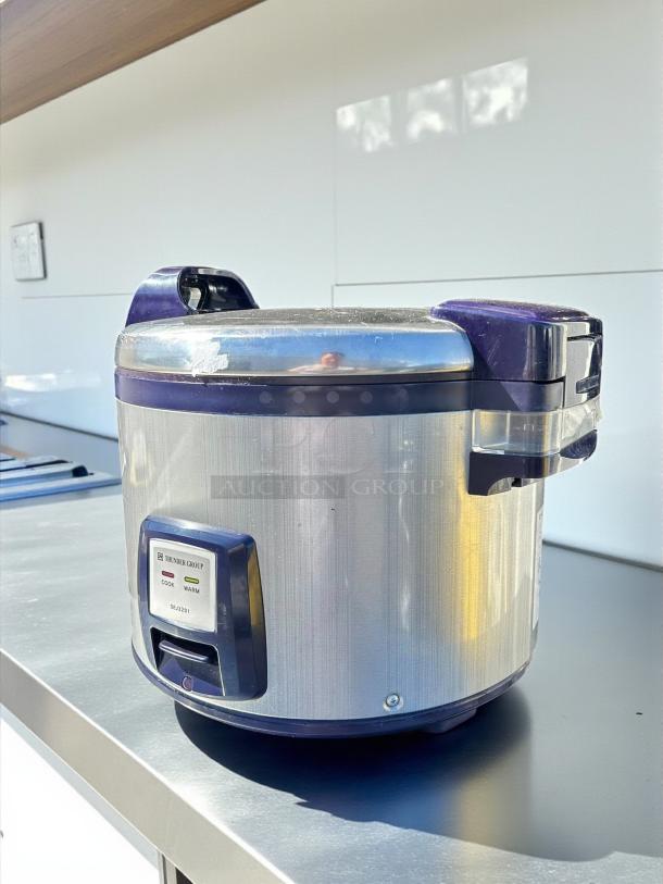 Thundergroup SEJ3201 30 cup rice cooker in great condition, tested and working, with visible control panel.