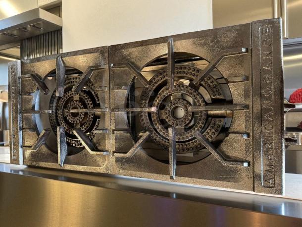 American Range ARSP-18-2 stock pot stove with dual low-profile 3-ring burners. Great condition, tested and working.