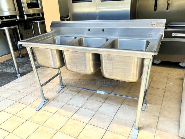 Advance Tabco T9-3-54 Regaline three-compartment stainless steel sink, excellent condition, tested, commercial use.