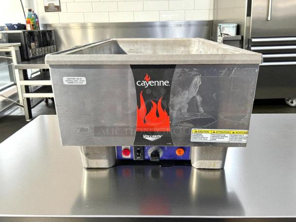 Vollrath 72020 Cayenne Rethermalizer, full-size, 1000W, tested, great condition, visible caution labels.