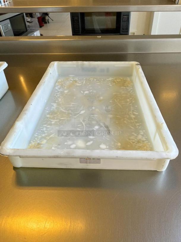 WRH Industries BB-1826 pizza/dough storage container in excellent condition, white with lid, ideal for food storage.