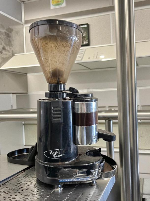Rosito Bisani F5GM espresso grinder, excellent condition, 3.3 lbs hopper, semi-automatic, cast aluminum, tested, working.
