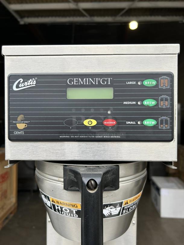 Curtis GEMSS63A1000 Automatic Coffee Brewer with lower warmer and hot water faucet, digital display, tested and working.