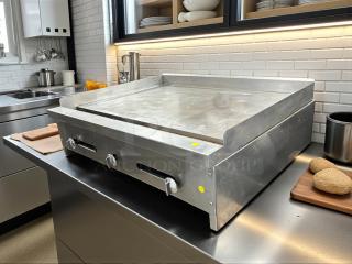 Stratus SMG36 36-Inch Gas Griddle, great condition, tested working, stainless steel, controls visible, ideal for commercial use.