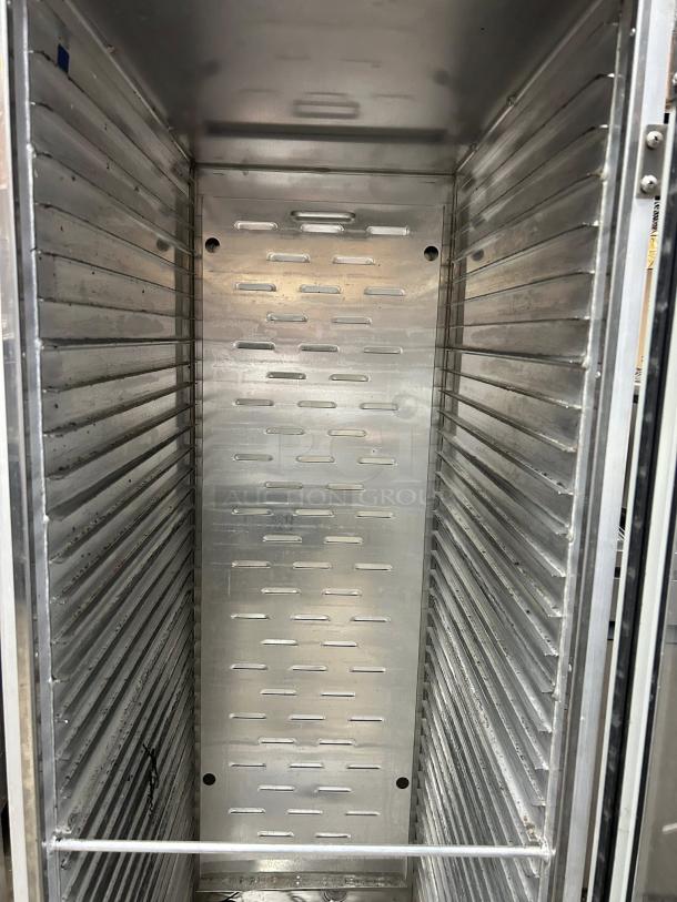 Avantco HPI-1836 heated holding/proofing cabinet, clear door, excellent condition, 120V, interior view.