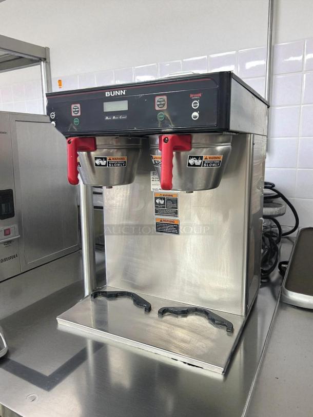 BUNN ICB Infusion Series Twin Soft Heat Coffee Brewer, great condition, tested, dual brew, 120/208V, metal finish.