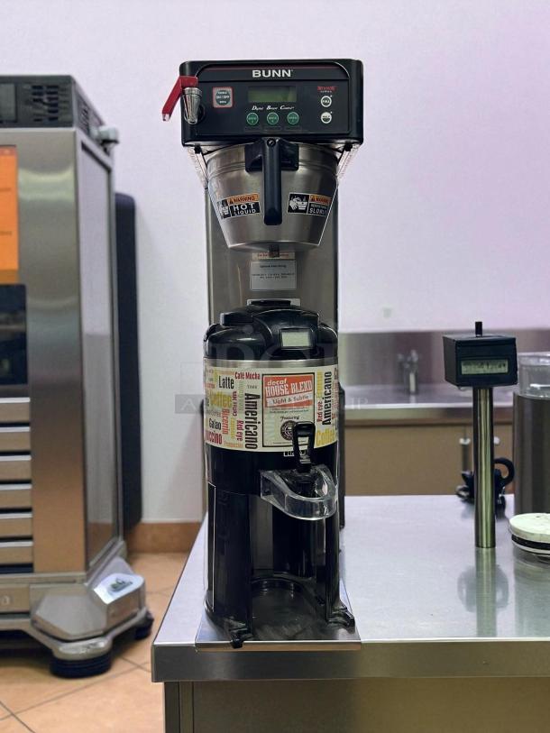 Bunn 38700.0010 AXIOM-DV-APS Airpot Coffee Brewer; excellent condition, tested working, dual voltage, with control panel.