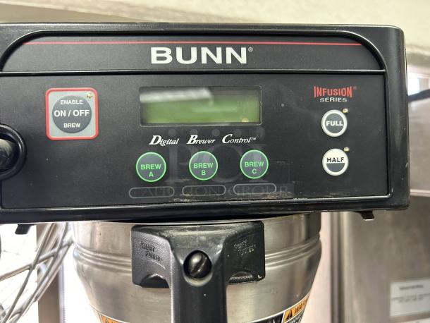Bunn 38700.0010 AXIOM-DV-APS airpot coffee brewer, digital controls, tested, working, great condition, dual voltage.