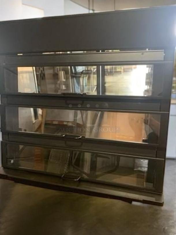 Nemco 3-tier heated food display cabinet in pristine condition, 120V. Model: Hot & Fresh Heated Merchandiser. Fully tested.