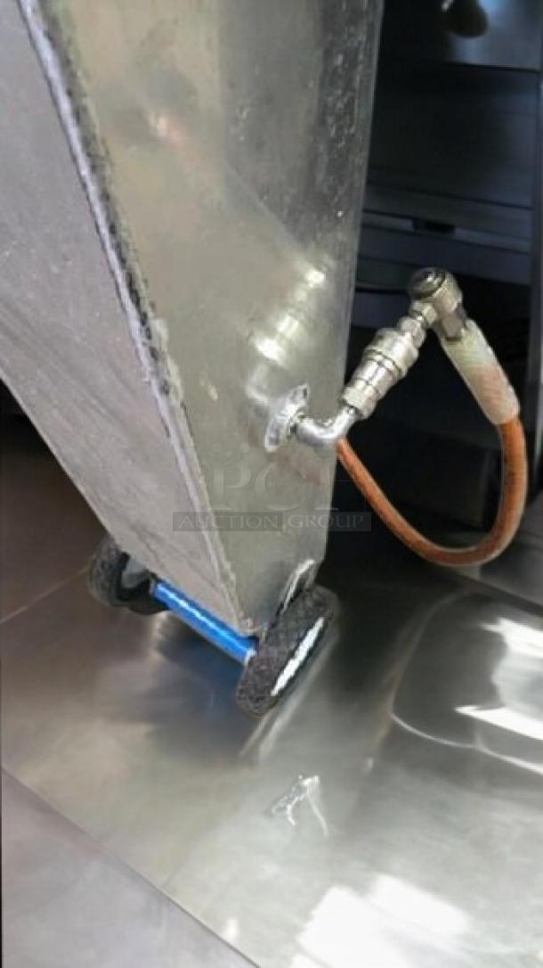 Frymaster Portable Shortening Disposal Shuttle, in great condition, with wheels and a handle for easy mobility. Fully tested.