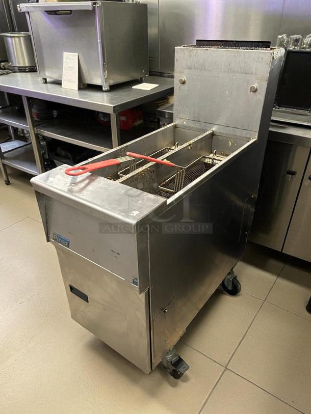 Pitco SG14T-S split pot floor model gas fryer, tested and working, with two 25-lb frypots, millivolt control, 100,000 BTU.