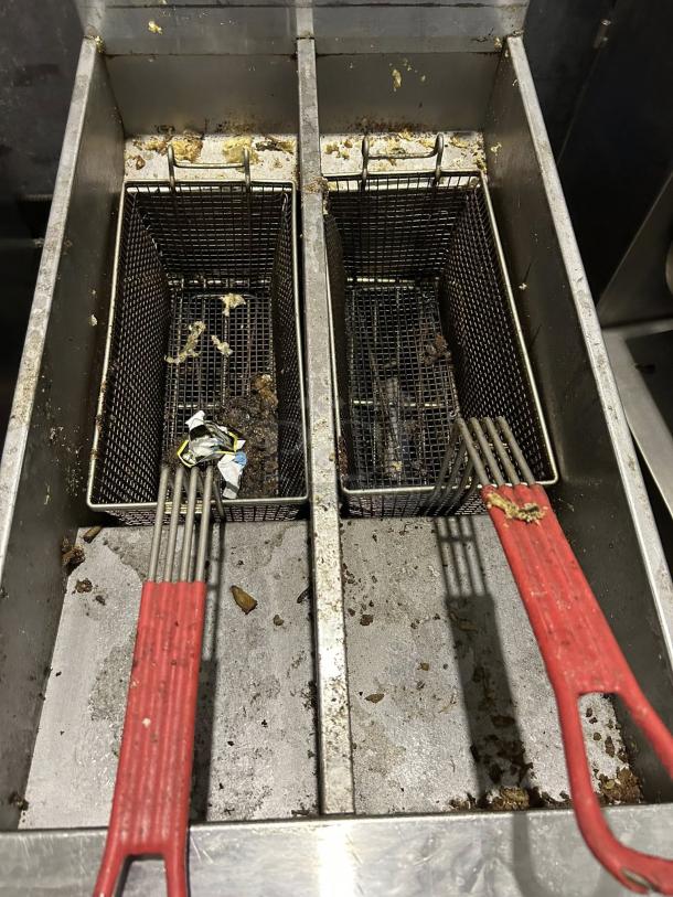 Pitco SG14T-S split pot gas fryer with two 25-lb frypots, red handles, millivolt control, 100,000 BTU, tested, working.