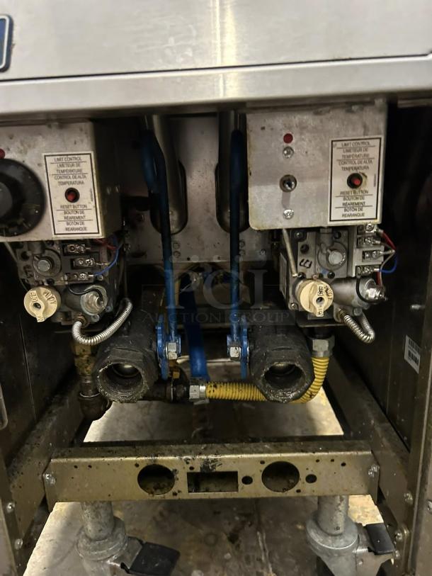 Pitco SG14T-S split pot floor model gas fryer, showing dual 25-lb frypots, millivolt control, operational and tested.