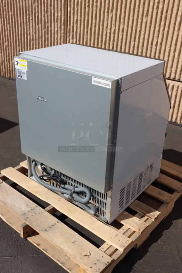 Avantco Ice UC-H-280-A 26" undercounter ice machine, air cooled, 299 lb capacity, 115V, 8.6A, 1 Phase, missing front cover.