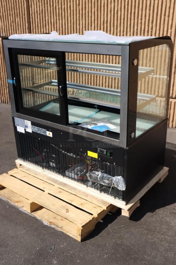 Avantco BC-48-HC refrigerated bakery display case, 48" curved glass, black finish. Tested working, broken glass. Serial: 1664804030005.