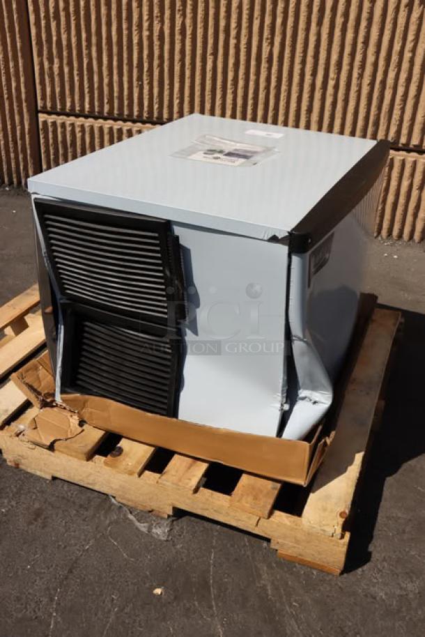 Brand new Avantco Ice MC-F-430-A, 30" cube ice machine. Scratch-n-dent condition, air cooled, 397 lb. capacity.
