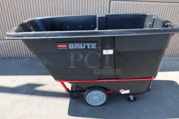 Rubbermaid BRUTE FG131600BLA black tilt truck, 1.0 cubic yard, 2100 lb capacity, on wheels, serial number 400011228378.