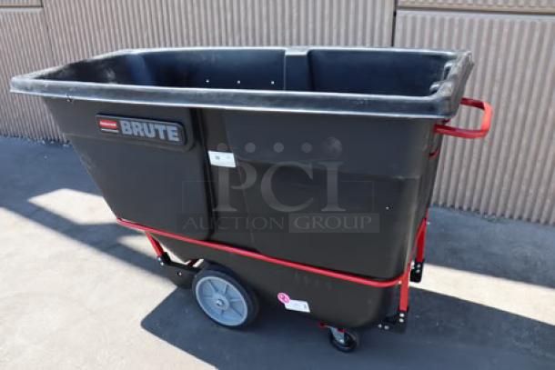 Rubbermaid® FG131600BLA BRUTE black tilt truck, 1.0 cubic yard capacity, 2100 lb. load, SN: 400011228378, sturdy construction.