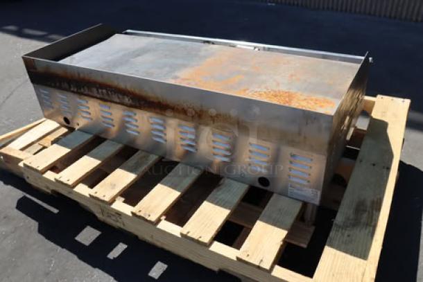 Avantco EG48N 48" Electric Countertop Griddle, scratch-n-dent condition, stainless steel, 208/240V, 10482W-14000W.