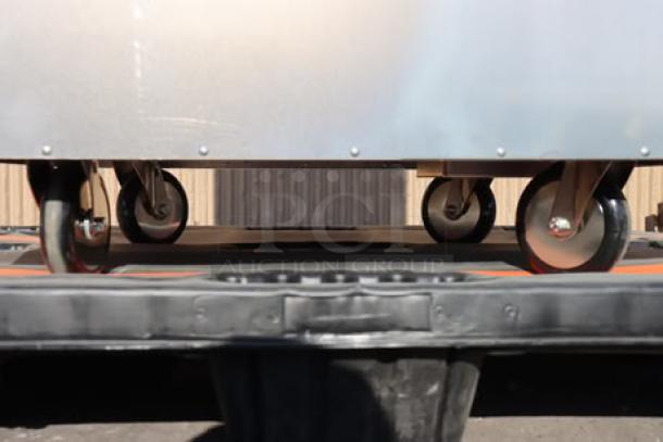 Metro C519-CFC-4 holding/proofing cabinet on commercial casters, brand new condition, clear door, 120V, 16A, 1-phase, 2000W.