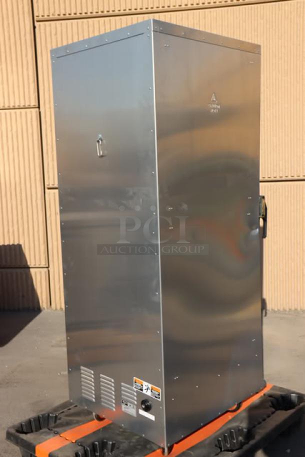 Brand new Metro C519-CFC-4 proofing cabinet with clear door, on commercial casters. 120V, 16A, 2,000W. S/N: C5CME059351.