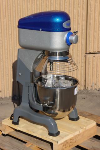 BRAND NEW SCRATCH-N-DENT! Vollrath 40757 20 Qt. Planetary Stand Mixer with Guard & Standard Accessories - 1/2 hp - 110-120 Volts	10 Amps	1 Phase	1,200 Watts. S/N: 0102-1155635-032 - Item #1218949