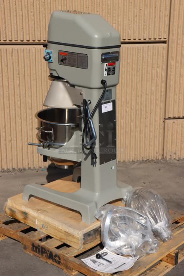 BRAND NEW Globe SP30P 30 Qt. Planetary Floor Mixer with guard, minor scratches. 1.5 hp, 240V, 12 Amps, 1 Phase.