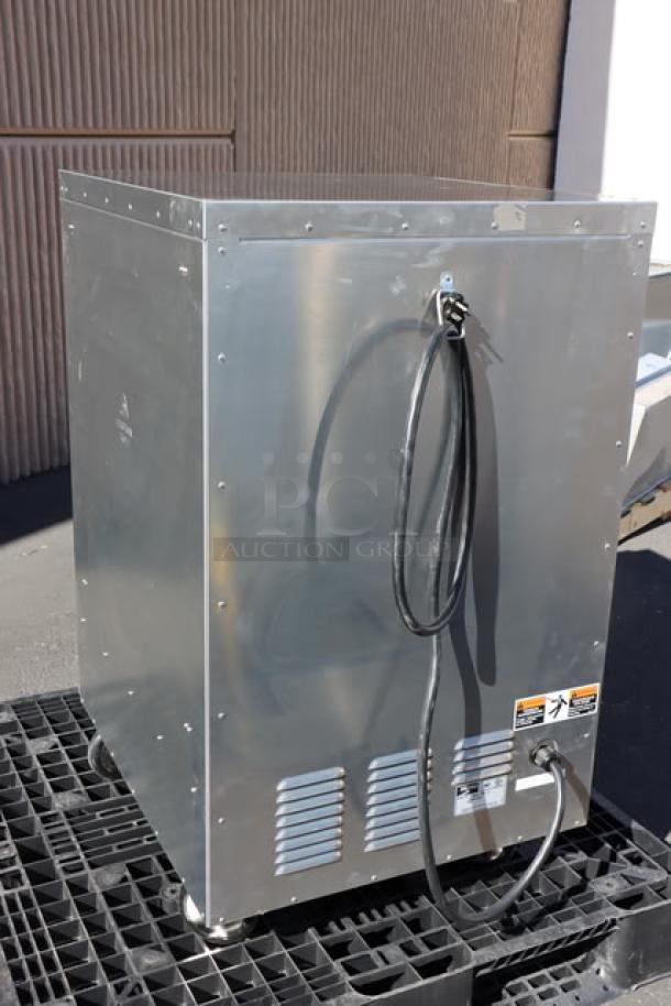 Brand new Metro C515-CFC-4 half-size holding/proofing cabinet, clear door, 120V, minor cosmetic scratches, model C5 1 Series.