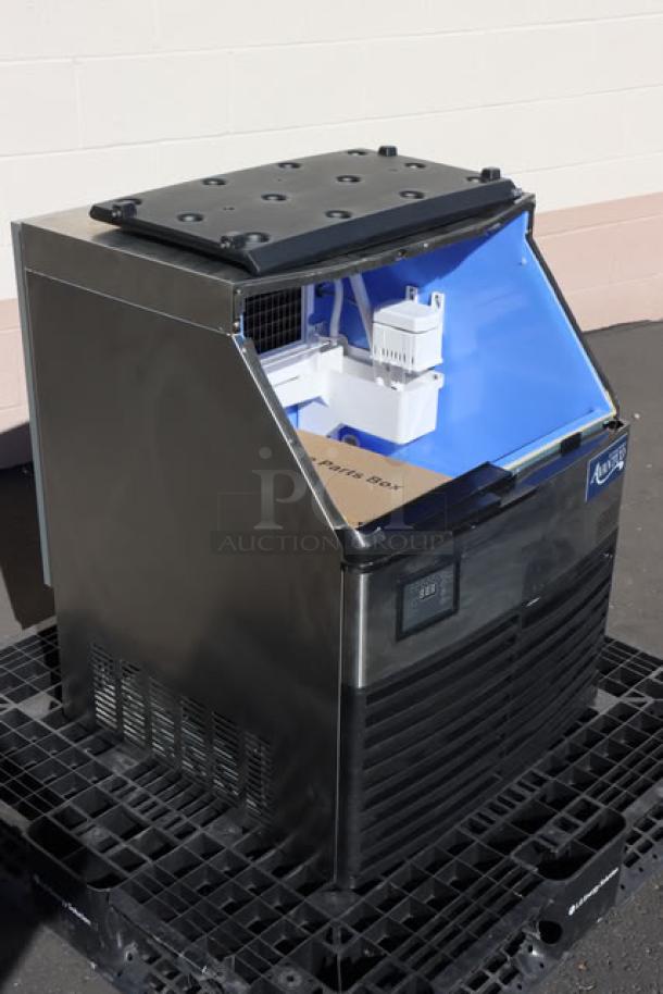 Hoshizaki AM-50BAJ ice machine, 51 lb capacity, air cooled, 115v. New with dents on top and door frame. Working condition.