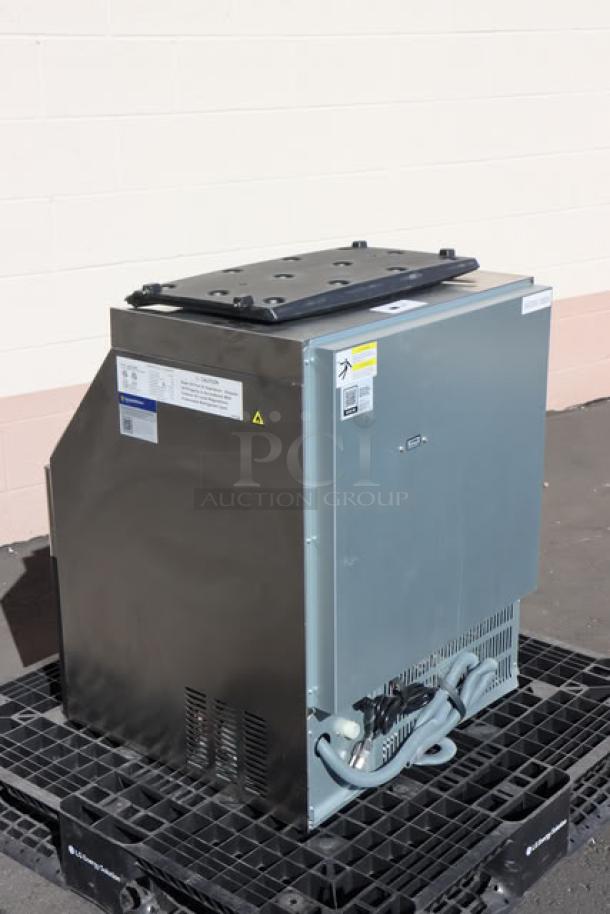 Hoshizaki AM-50BAJ ice machine, brand new scratch-n-dent, top dented, working order, serial 194UCH280A-25020076.