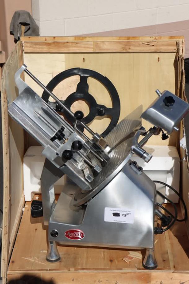 Avantco SL713MAN 13" meat slicer, manual gravity feed, 3/4 hp, 120V, blade guard bracket damaged, brand new scratch-n-dent.