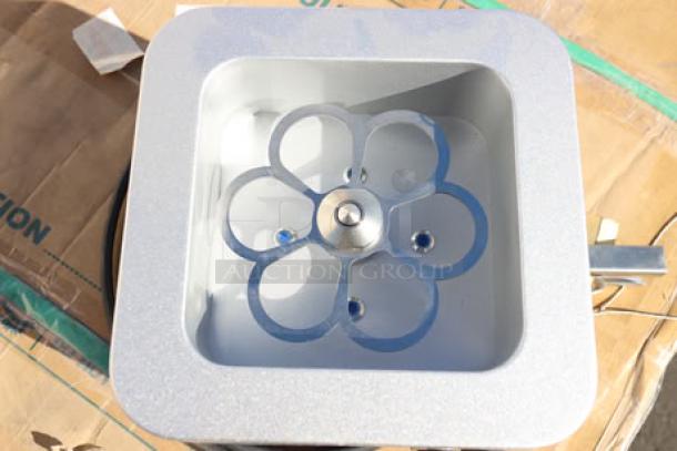 Avantco Ice 194sqrcgf glass froster/chiller, scratch-n-dent condition, countertop mount, 110V, serial number 063020240023.