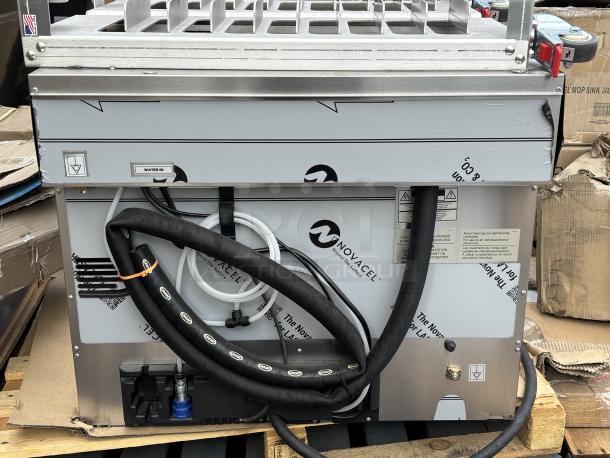 Brand new Cadco Rossella XAF-193 convection oven, 4-shelf, heavy-duty, minor scratch, outer glass pane broken. Includes Cadco OST-195-C aluminum stand with casters, 208-240V. Serial number 2025F0070388.