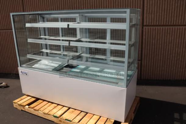 Avantco BCF-72-HC 70" refrigerated bakery display case, square glass, white, 115V, 8.5A, new, minor imperfections.