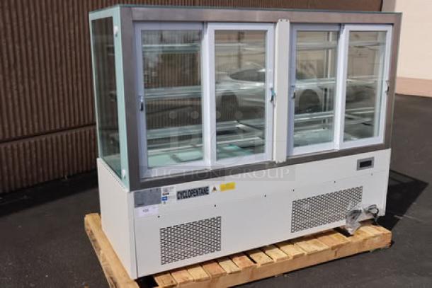 Avantco BCF-72-HC refrigerated bakery display case, 70 7/8" square glass, white, 115V, 8.5A, 1 phase, new, minor scratches.