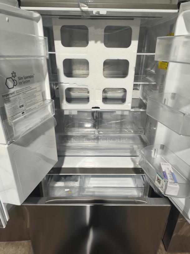 LG LF24Z6530S/00 Counter-Depth MAX™ French Door Refrigerator, 3-door, stainless steel, new with Slim SpacePlus™ Ice System.